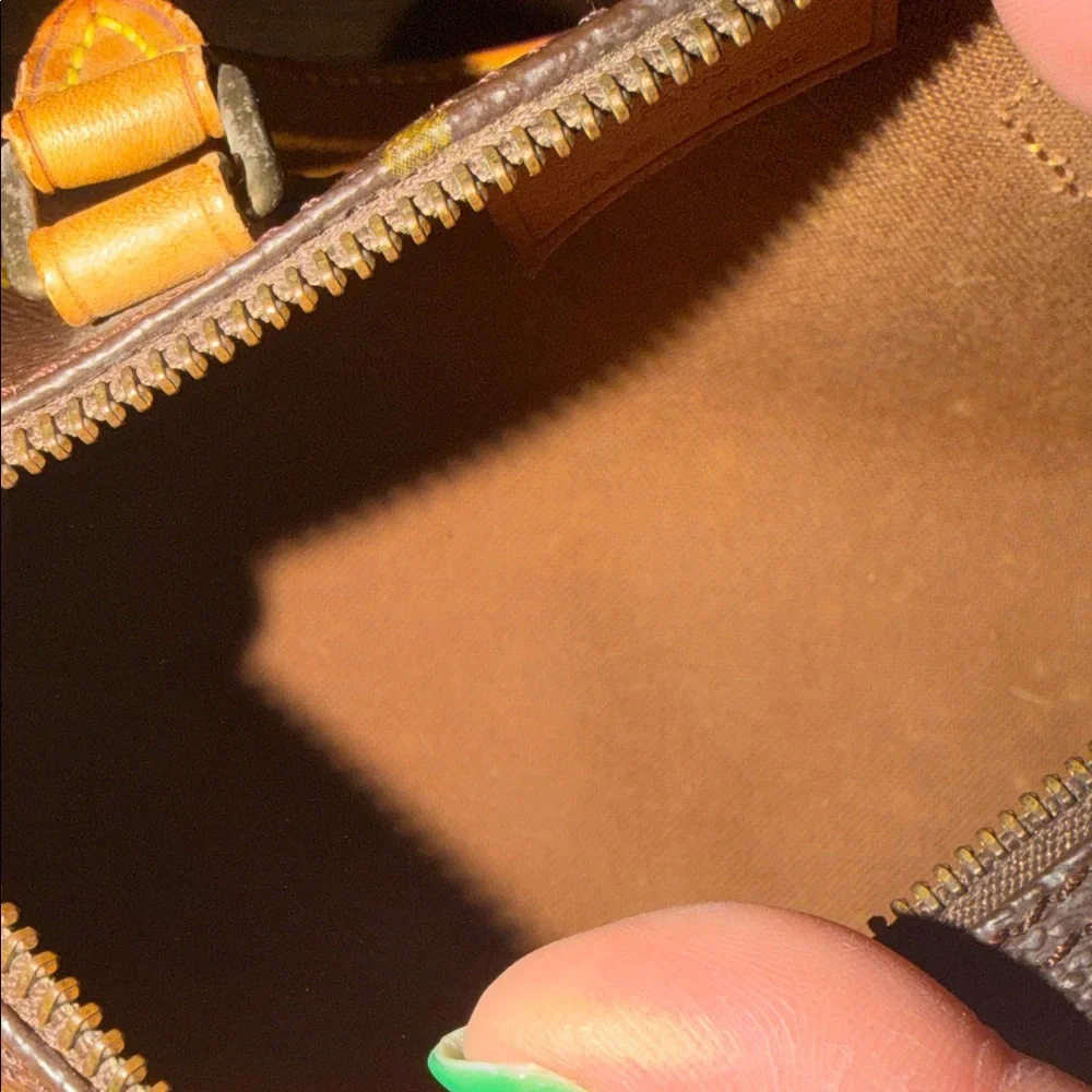 Louis Vuitton Nano Speedy
TH0945 - Picture 10 of 14